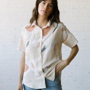 Tradlands Short Sleeve Box Top in Caroline print